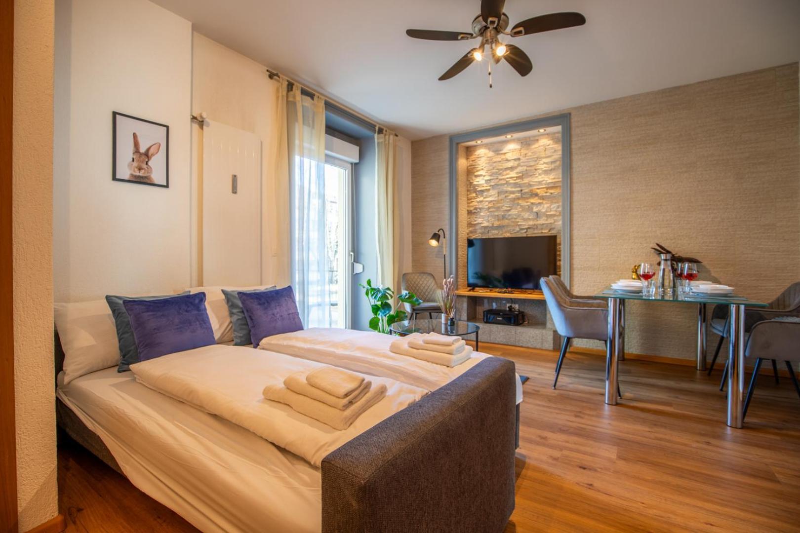Special Roger F Rabbit 1 Apartment, Roche Towers, 10-star